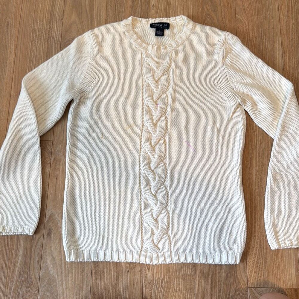 Ann taylor crème cable knit cotton sweater size medium   Has staining from stora